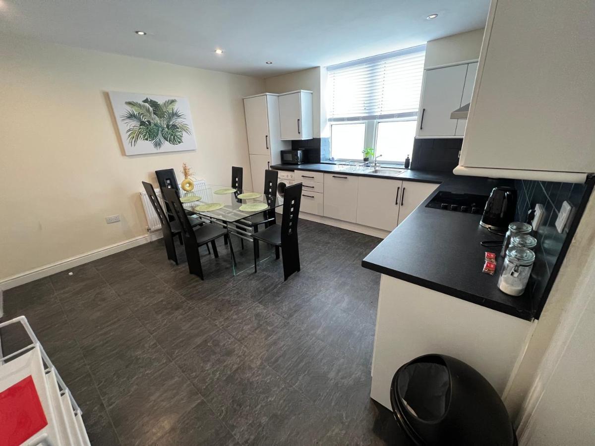 Spacious Ground Floor Suite Comfortably Sleeps Up To Eight Halifax Luaran gambar