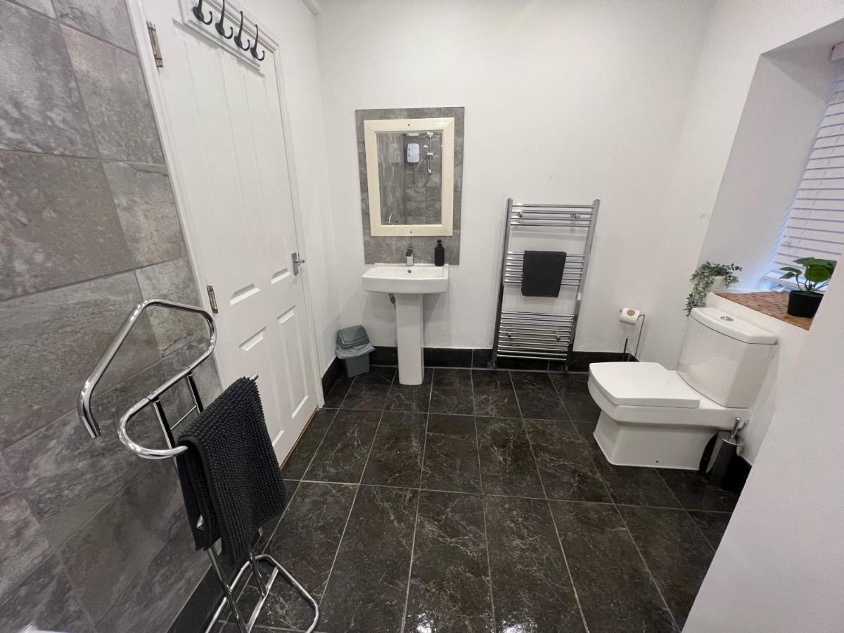 Spacious Ground Floor Suite Comfortably Sleeps Up To Eight Halifax Luaran gambar